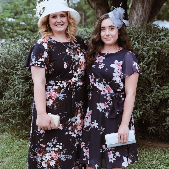 WELCOME TO MY CLOSET! - Picture 3 of 7